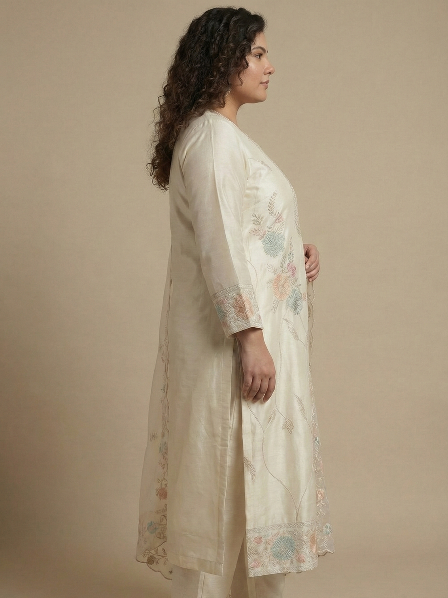 Ivory Silk Blend Kurta Pant Set with Floral Work & Sheer Dupatta (Plus Size)
